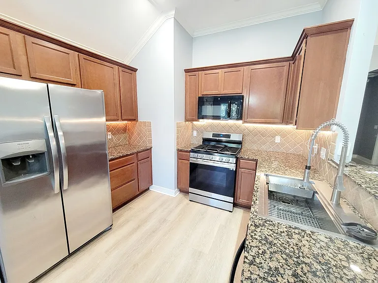 3810 Pickering Pass Dr — Photo 2