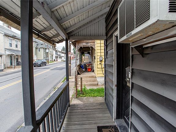 4th image of 449 Race St