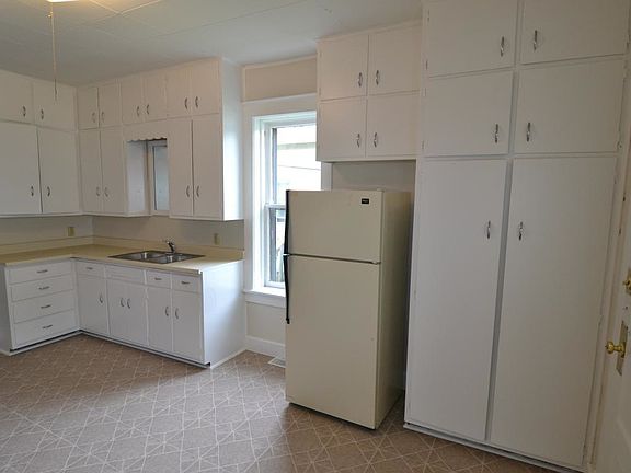 3rd image of 1123 N Broadway St #1