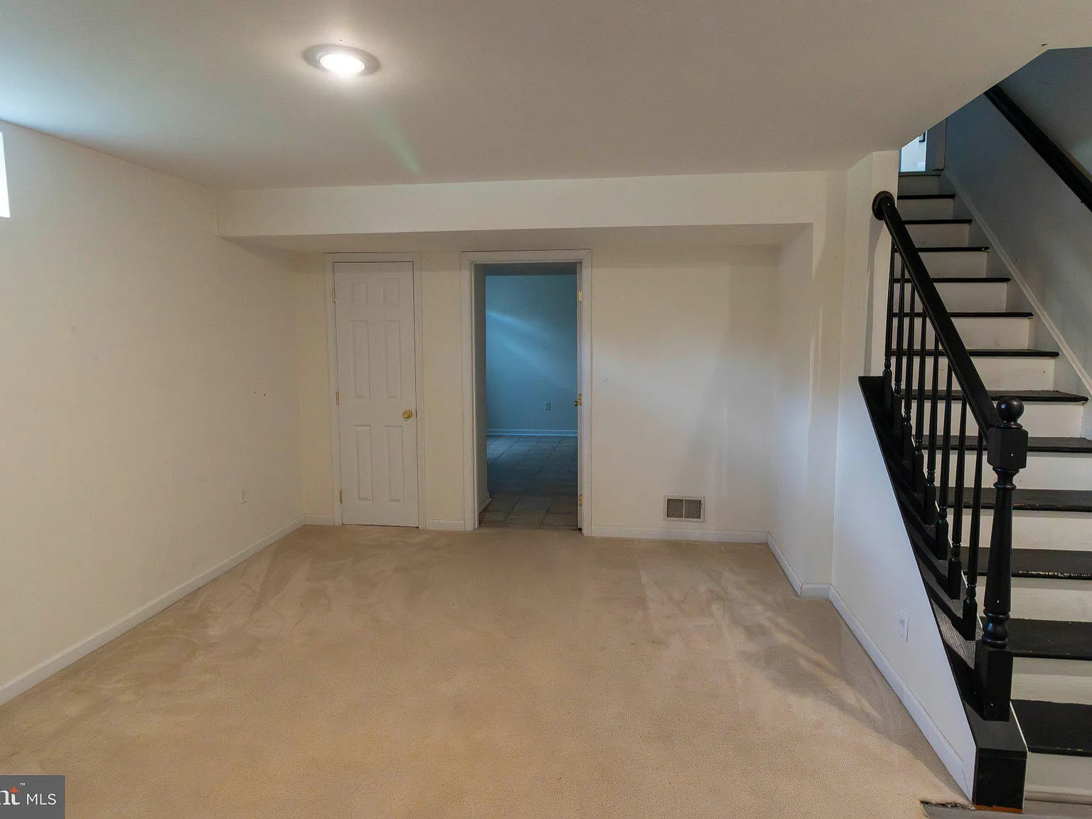 1 bed, 1.0 bath, 2885 sqft, $1,400 — Photo 3