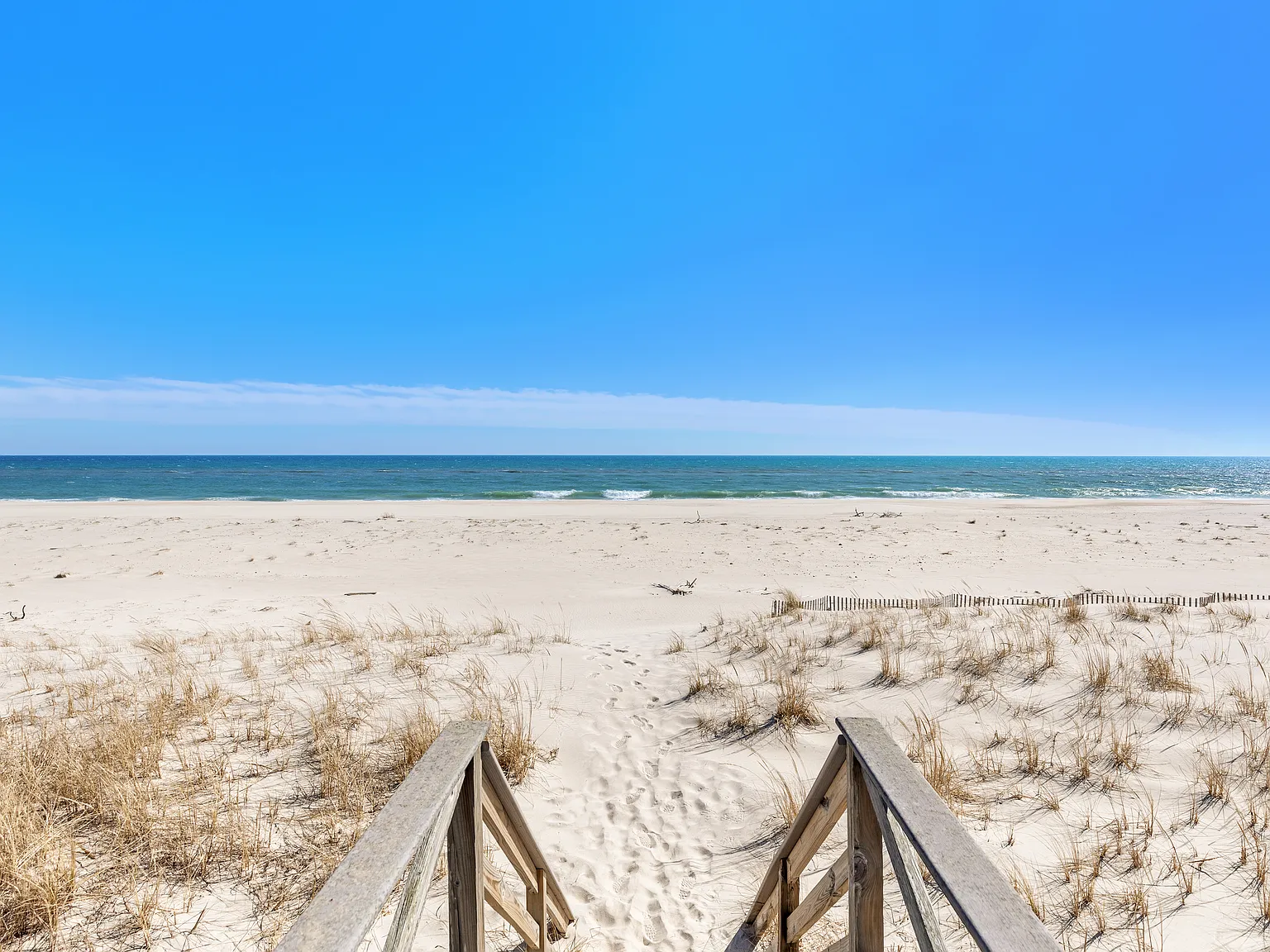 Stunning Oceanfront Home in Westhampton Dunes! — Photo 1