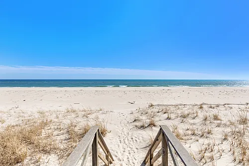 687 Dune Rd Photo 1