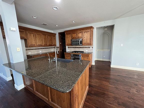 4th image of 1801 Saint Johns Ave