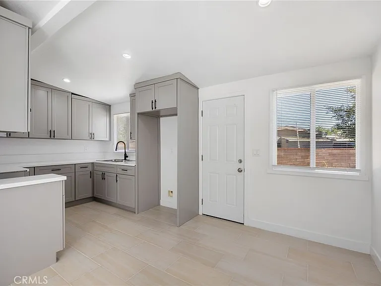 709 W Avenue H12 — Photo 7
