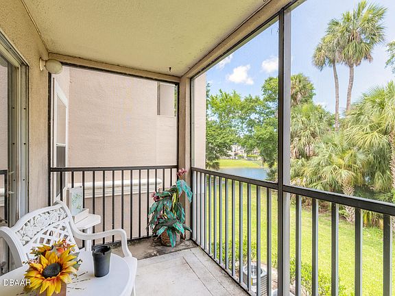 4th image of 940 Village Trl Unit 2-208