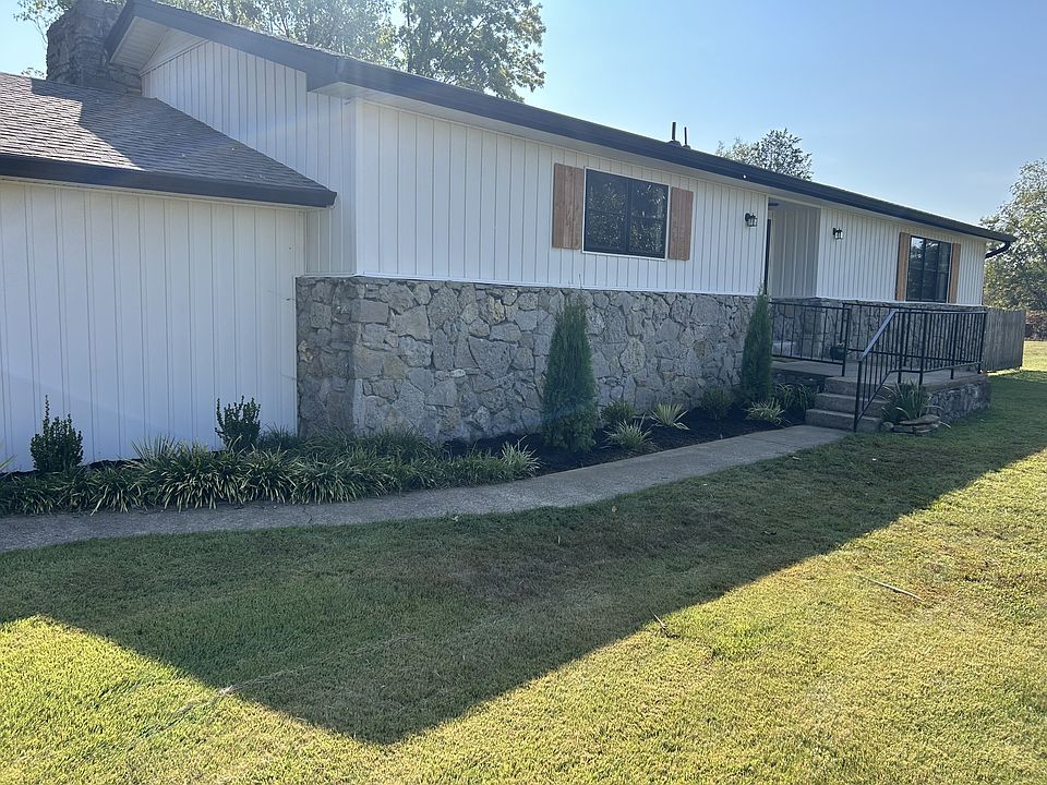 1st image of 330 Newton Ln