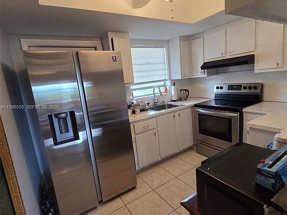 3rd image of 410 NE 17th Ave APT 203