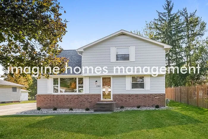 2392 Ashdale Dr