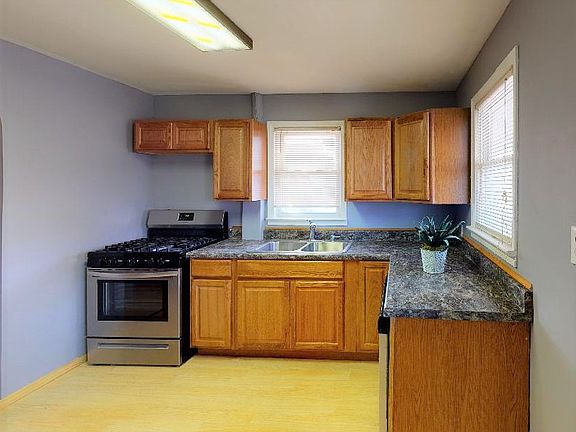 3rd image of 1410 Pin Oak Dr