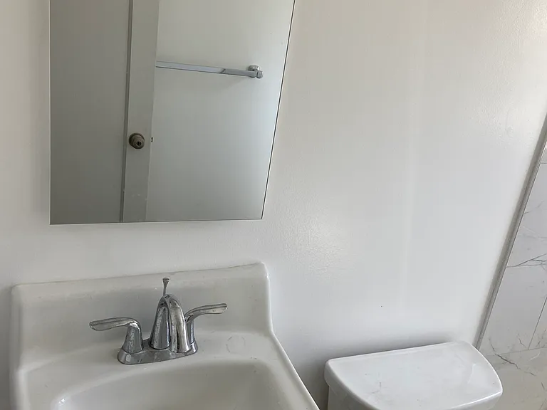 712 E Bryan Ave — Photo 7