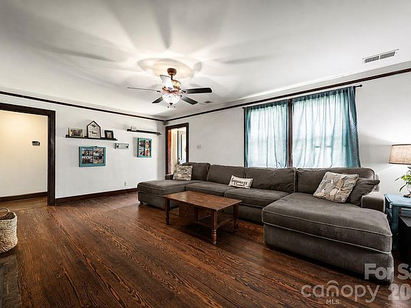 5th image of 313 Jackson St