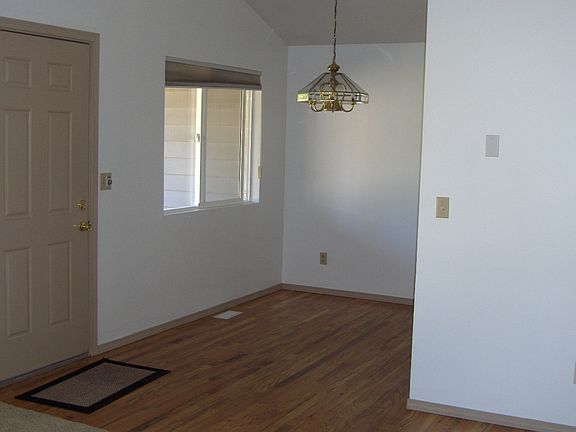 Dining with Hardwoods