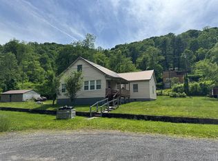 101 Secondary Rd, Mount Hope, WV 25880