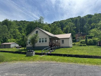 101 Secondary Rd, Mount Hope, WV, 25880