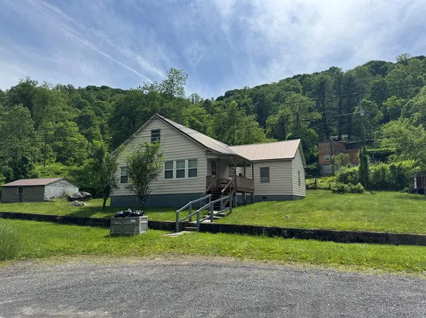101 Secondary Rd, Mount Hope, WV 25880