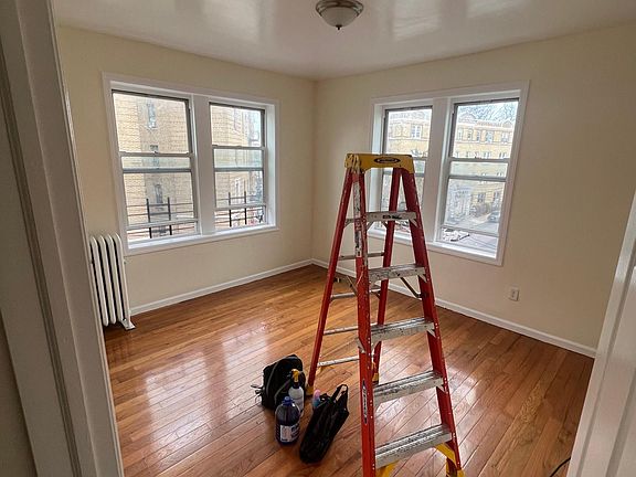 3rd image of 90 Saint Andrews Pl APT 3A