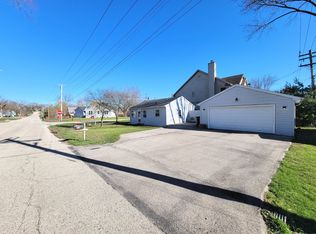 718 Sheridan Dr, Wauconda, IL