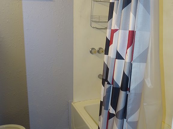 5th image of 51 NE McMurtrey Rd #1/2