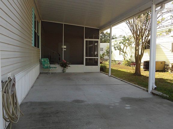 LONG DRIVEWAY/LANAI