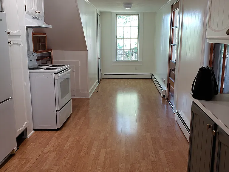 251 Locust St — Photo 2