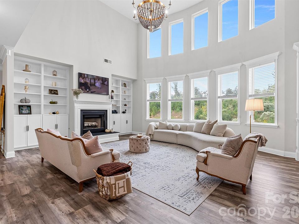 1st image of 2633 Lakefront Dr