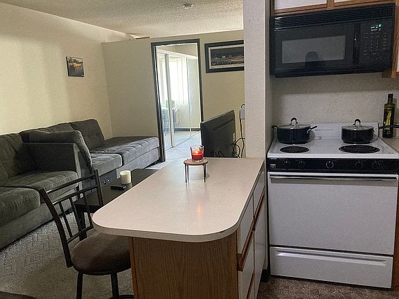 3rd image of 3130 W Monroe St APT 211