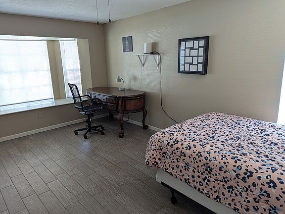 5th image of 13423 Lakecrest Dr #1