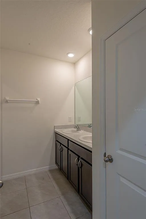5 bed, 3.0 bath, 2605 sqft, $3,250 — Photo 2