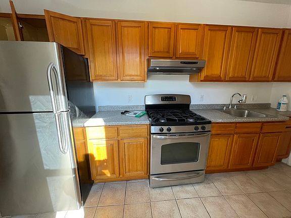 5th image of 764 9th Ave APT 4S