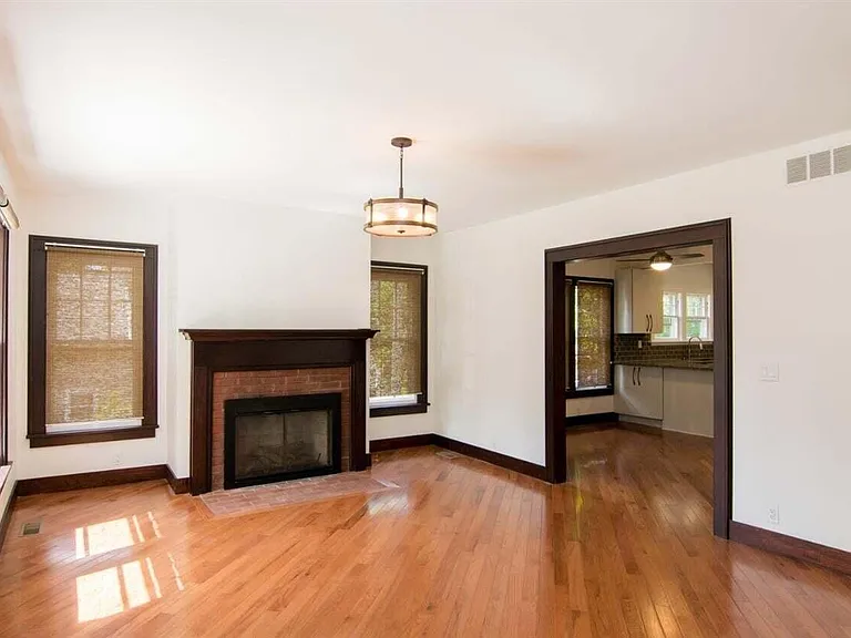 1435 Broadway St — Photo 8