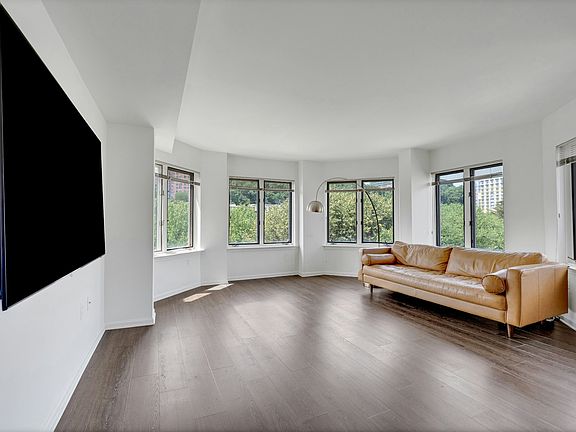 5th image of 418 Chase Ct