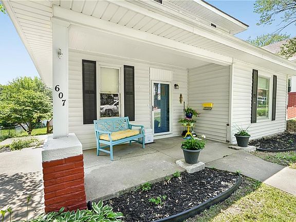 3rd image of 607 Olive St