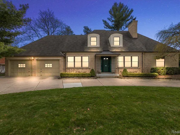 331 Crescent Dr, Dearborn, MI 48124