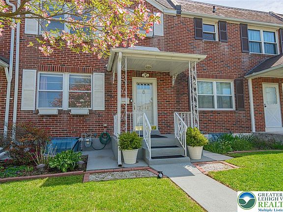 3rd image of 2040 W Allen St