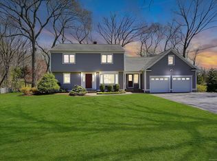 52 Papurah Rd, Fairfield, CT 06825