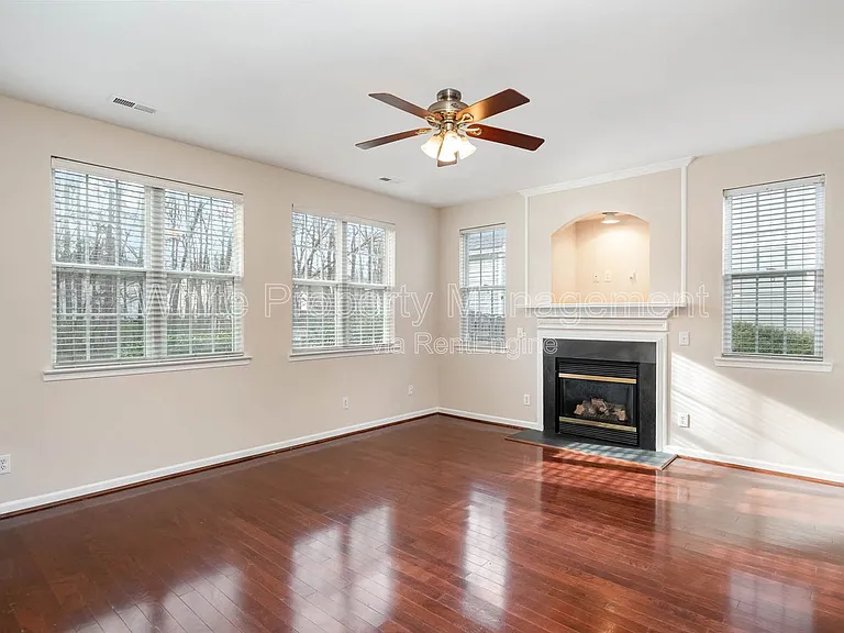 17304 Commons Crossing Dr — Photo 3