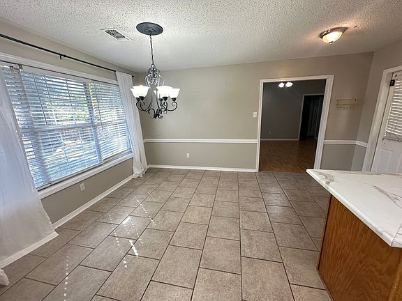 5th image of 106 Sandhurst Cir