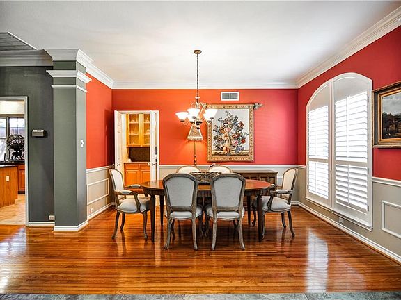 5th image of 1912 Uplands Dr