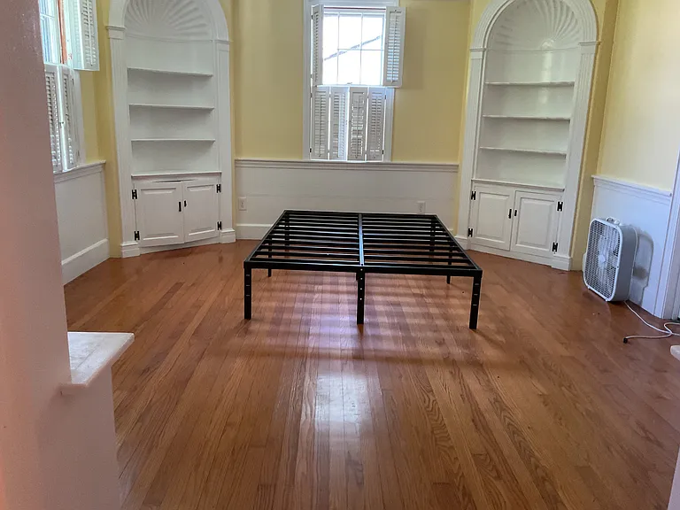 608 S Pleasant St — Photo 4
