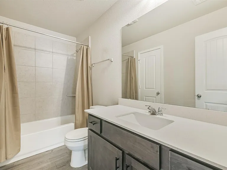 2934 Lawrence Park Ct — Photo 29