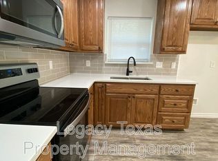 702 S Wilhite St, Cleburne, TX 76031