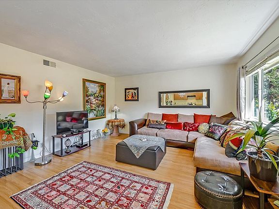 3rd image of 36 Plumas Circle