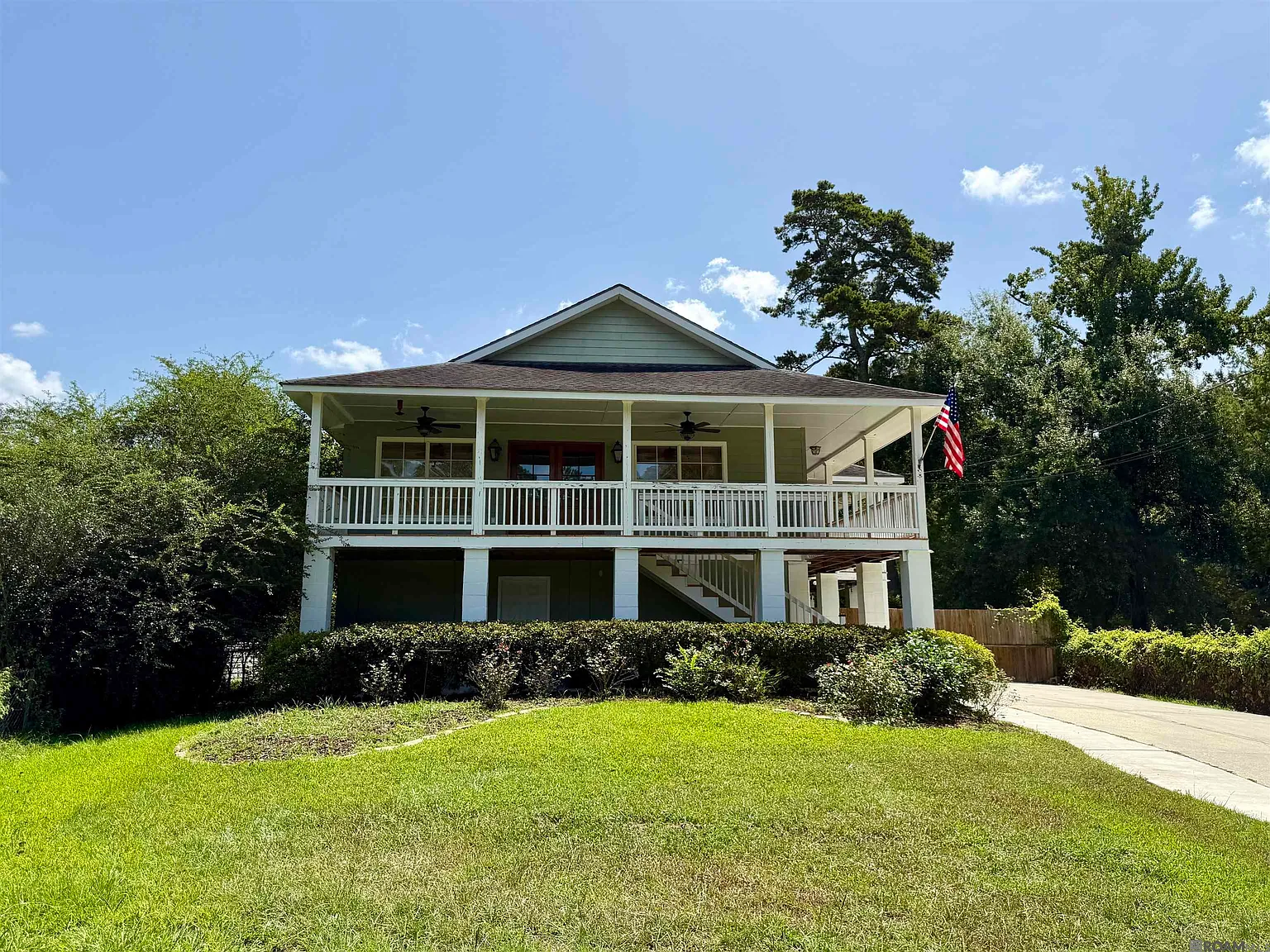 3 bed, 2264 sqft, $2,200 — Photo 1