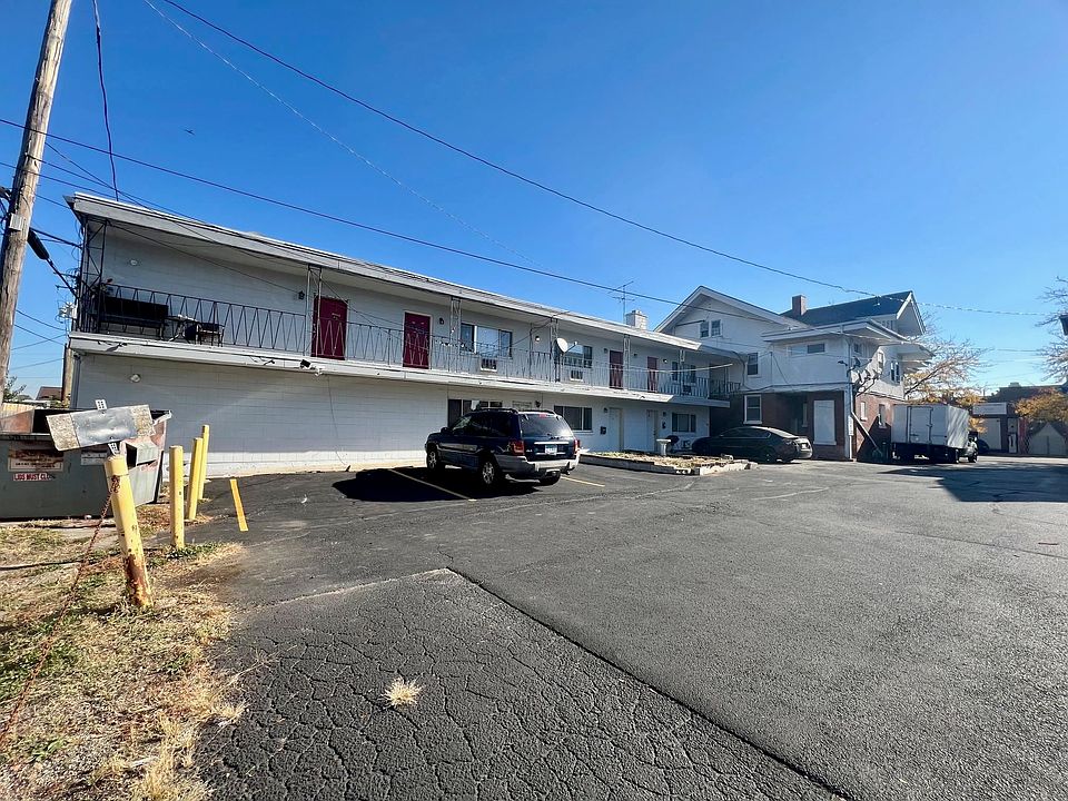 1st image of 218 N 4th St