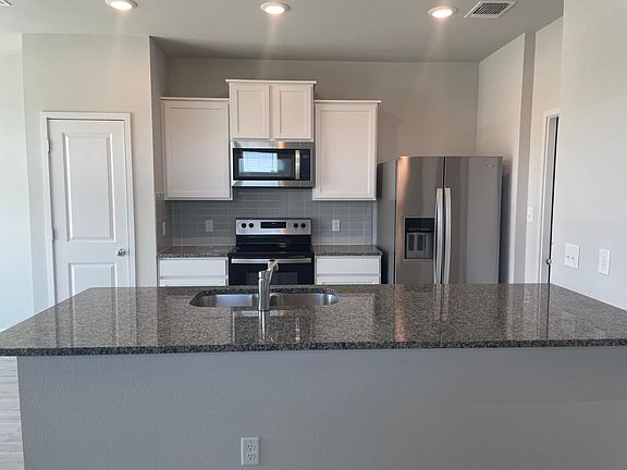 5th image of 605 W South St #11