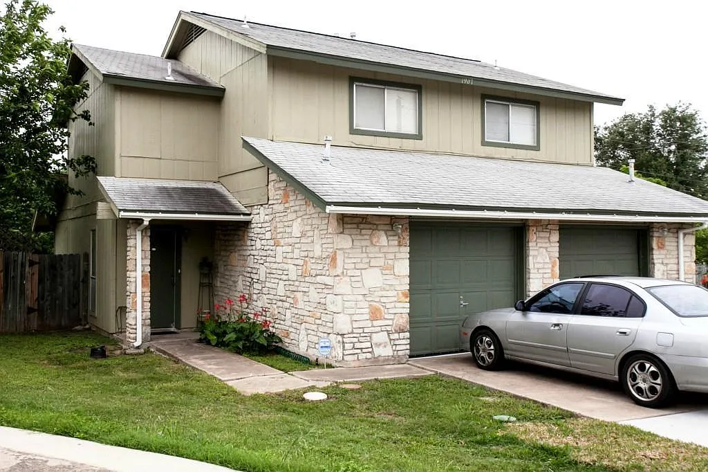 2 bed, 1.5 bath, 985 sqft, $1,595 — Photo 1