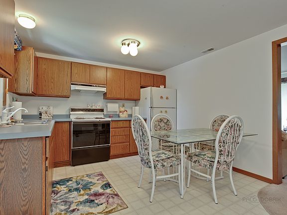 3rd image of 50 Marvin St