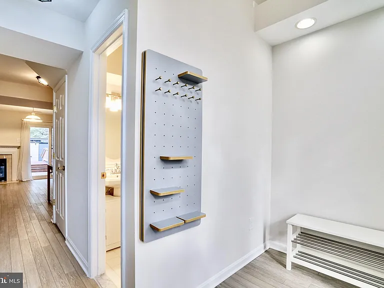 7372 Ardglass Dr — Photo 3