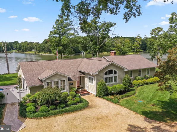 272 Lockspur Ln, Weems, VA 22576