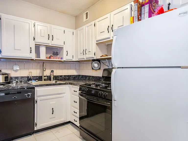 150 Overlook Ave #8J — Photo 4